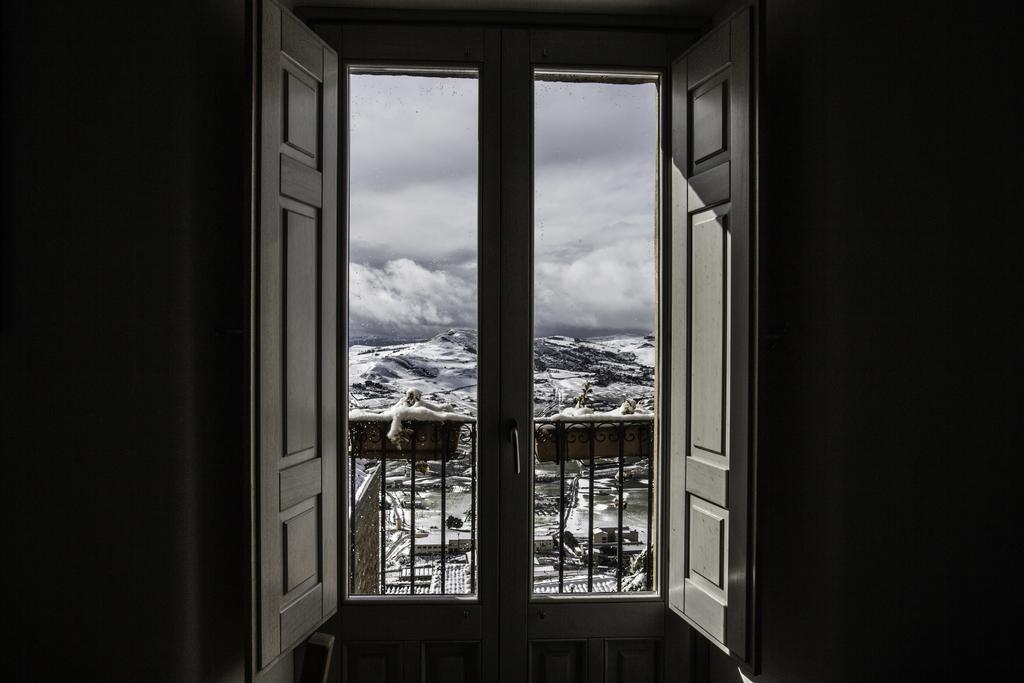 Residence Ventimiglia Gangi Kültér fotó